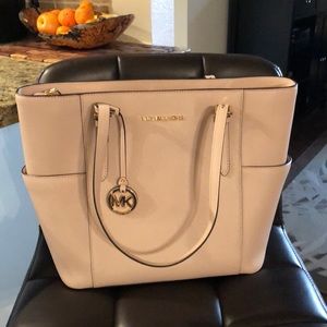 🆕 Micheal Kors Tote